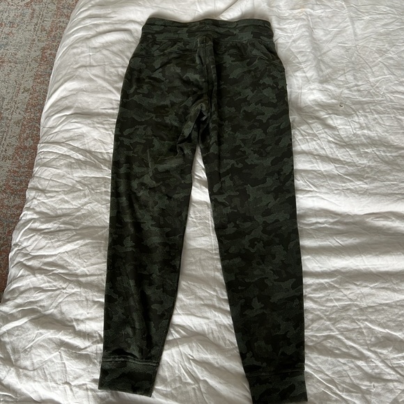 Lululemon Ready to Rulu Jogger - Picture 3 of 4
